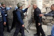 Израильские оккупационные власти не пускают студенток в аль-Аксу (ФОТО)